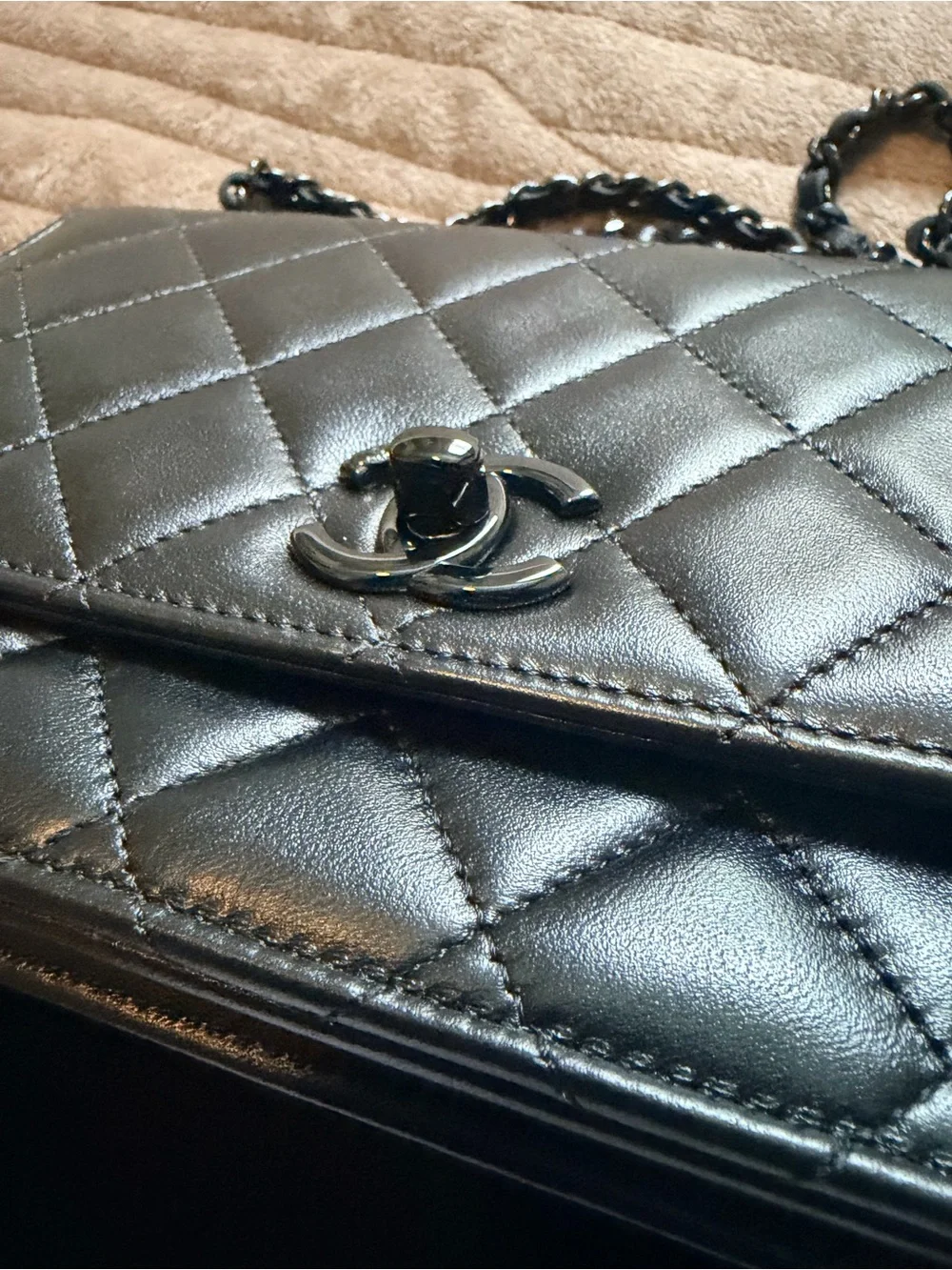 CHANEL Black Quilted Leather Crossbody Bag with Chain Strap